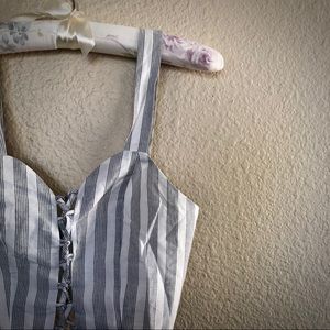 Indikah White and gray crop top